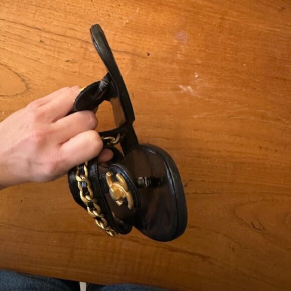 Chanel Vintage 90s CC turn lock chain thong sandals leather - Picture 3 of 14